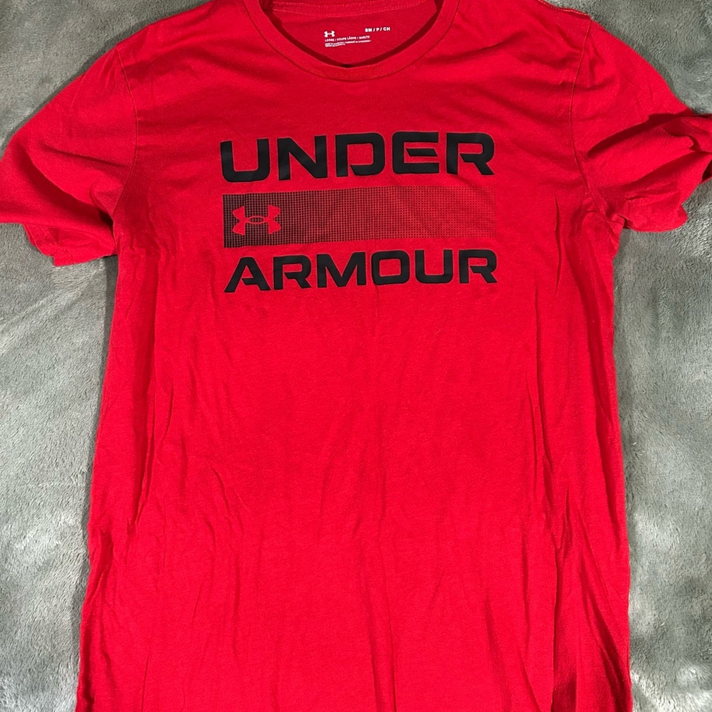 Under Armour Men's Red T-Shirt